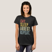 Eat Sleep Arrest Repeat  Police Officer Arresting T-Shirt (Vorne ganz)