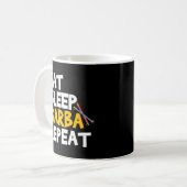 Eat Sleep Garba Repeat Desi Gujarati Navratri Kaffeetasse (Vorderseite Links)