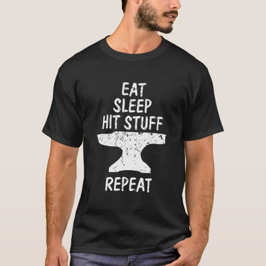 Eat Sleep Hit Stuff Repeat Blacksmith Anvil Forgin T-Shirt (Vorderseite)