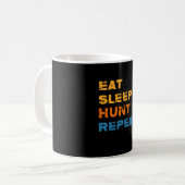 Eat Sleep Hunt Wiederholung, Jagd, Jäger Kaffeetasse (Vorderseite Links)
