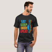 Eat Sleep Linux Repeat Retro Penguin Nerd Geek T-Shirt (Vorne ganz)