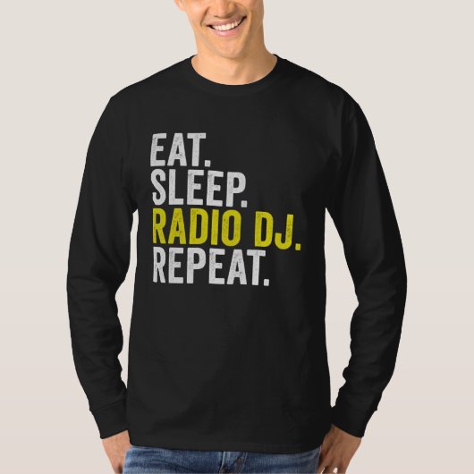 Eat Sleep Radio DJ Repeat Disc Jockey T-Shirt (Vorderseite)