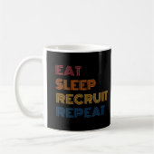 Eat Sleep Recruit Wiederholung Funny Retro HR Recr Kaffeetasse (Links)