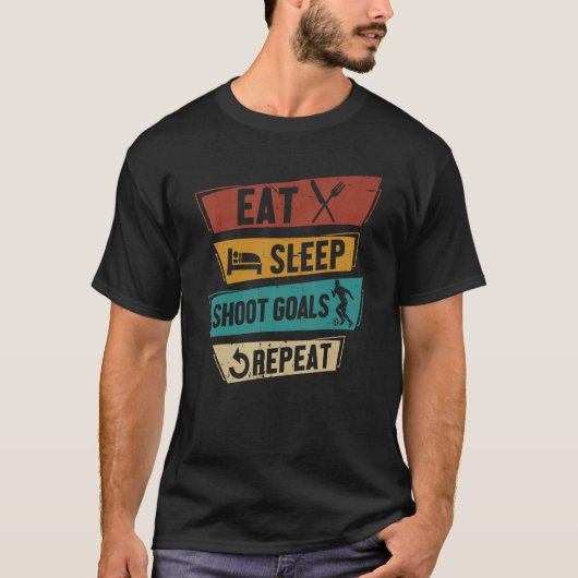 Eat Sleep Shoot Goals Wiederholung Striker Soccer T-Shirt (Vorderseite)