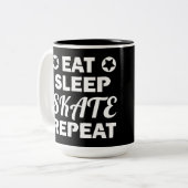 Eat Sleep Skate Wiederholung, Roller Derby Zweifarbige Tasse (Vorderseite Links)