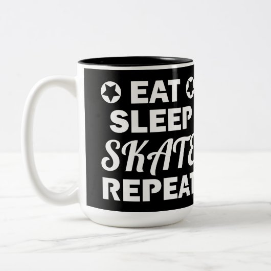 Eat Sleep Skate Wiederholung, Roller Derby Zweifarbige Tasse (Links)