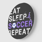 Eat+Sleep+soccer+Repeat Große Wanduhr (Winkel)