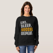 Eat Sleep Soccer Repeat   Soccer Player Retro Vint Sweatshirt (Vorne ganz)