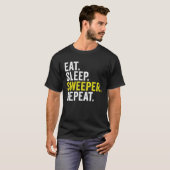 Eat Sleep Sweeper Repeat Cricket T-Shirt (Vorne ganz)