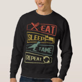Eat Sleep Tame Repeat Dinosaur Sweatshirt (Vorderseite)