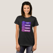 Eat Soccer Sleep Repeat Play Soccer T-Shirt (Vorne ganz)