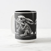 Eat Veggies – Dead Rabbit by BurnsInHell Zweifarbige Tasse (Vorderseite Links)