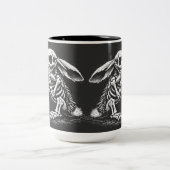 Eat Veggies – Dead Rabbit by BurnsInHell Zweifarbige Tasse (Mittel)