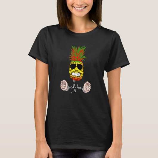 Eating pineapples is powerful giving energy T-Shirt (Vorderseite)