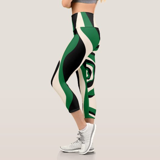 EBB und Flow 4 in Grün, Creme und Schwarz Capri Leggings (Links)