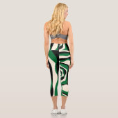 EBB und Flow 4 in Grün, Creme und Schwarz Capri Leggings (Rückseite)
