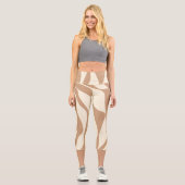 EBB und Flow 4 in Tan und Creme Capri Leggings (Vorderseite)