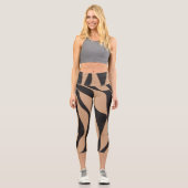 EBB und Flow 4 in Tan und Schwarz Capri Leggings (Vorderseite)