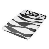 EBB und Flow 4 - Schwarz und Weiß Badematte (Schrägansicht)