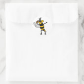 EC-Yellow Jacket Throwing Football Cartoon Runder Aufkleber (Tasche)