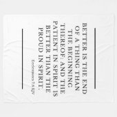 Ecclesiastes 7:8 Bibelverse Zitat KJV Fleecedecke (Vorderseite (Horizontal))