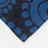 Echoes of Silence: A Violin’s Song of Healing Fleecedecke (Ecke)