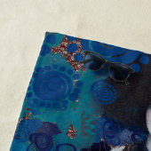 Echoes of Silence: A Violin’s Song of Healing Strandtuch (Beispiel)