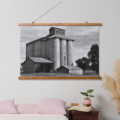 Echoes of the Harvest Wandteppich Mit Holzrahmen (Schlafzimmer)