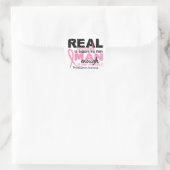 Echt genug Mann genug Mama 2 Brustkrebs Runder Aufkleber (Tasche)