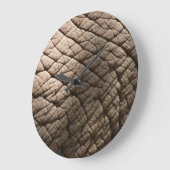 Echte Elefantenhaut Textur, zerknittert. Große Wanduhr (Winkel)