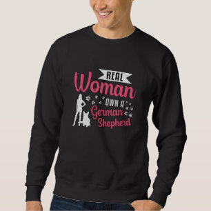 Echte Frau besitzt einen deutschen Schäferhund Vin Sweatshirt