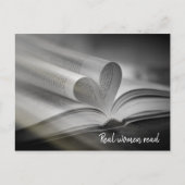 Echte Frauen lesen Postkarten (Vorderseite)