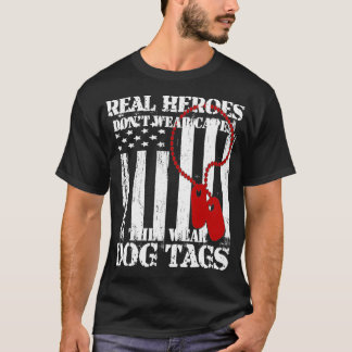 Echte Helden tragen keine Kapen, die sie Hundesags T-Shirt