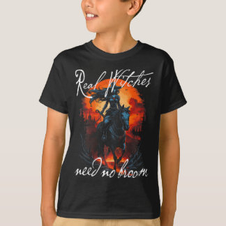 Echte Hexen brauchen auf Pferd keine barocke Hexe  T-Shirt