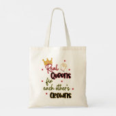 Echte Königinnen reparieren gegenseitig ihre Krone Tragetasche (Rückseite)