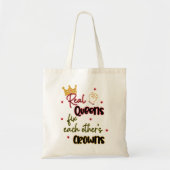 Echte Königinnen reparieren gegenseitig ihre Krone Tragetasche (Vorne)