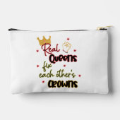 Echte Königinnen reparieren gegenseitig ihre Krone Zubehörtasche (Rückseite)