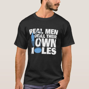 Echte Männer bohren ihre eigenen Löcher beim Eisan T-Shirt