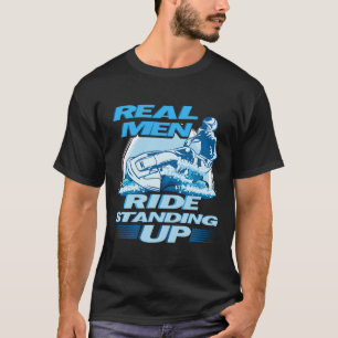 Echte Männer fahren Stehend nach Jet Ski Design T-Shirt
