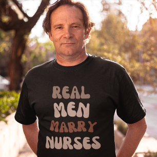 Echte Männer heiraten Krankenschwestern T-Shirt