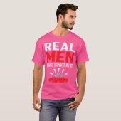 Echte Männer kämpfen Stehenden Boxkampf gegen Flyw T-Shirt (Vorne ganz)