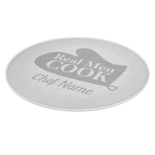 Echte Männer kochen für den Koch ein individuelles Schneidebrett (Ecke)