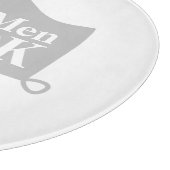 Echte Männer kochen für den Koch ein individuelles Schneidebrett (Ecke)