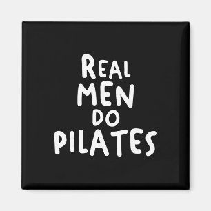 Echte Männer machen Pilates-Workout-Übung Yoga-Fit Magnet