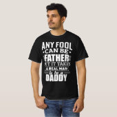 Echte Männer sind Vater - Vaterschaftsangebot T-Shirt (Vorne ganz)
