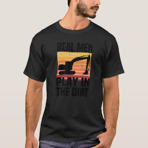 Echte Männer spielen im Dirt-Bagger-Backhoe-Digg T-Shirt
