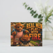 Echte Männer spielen mit Feuer Postkarte (Stehend Vorderseite)