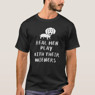 Echte Männer spielen mit ihren Dackeln für eine Da T-Shirt