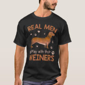 Echte Männer spielen mit ihren Weinern Dog Vater H T-Shirt (Vorderseite)