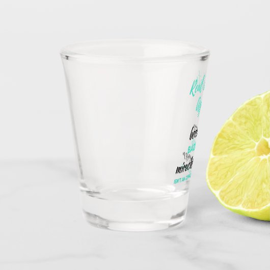 Echter Anwesen Agent, weil Badass Miracle Worker 2 Schnapsglas (Links)